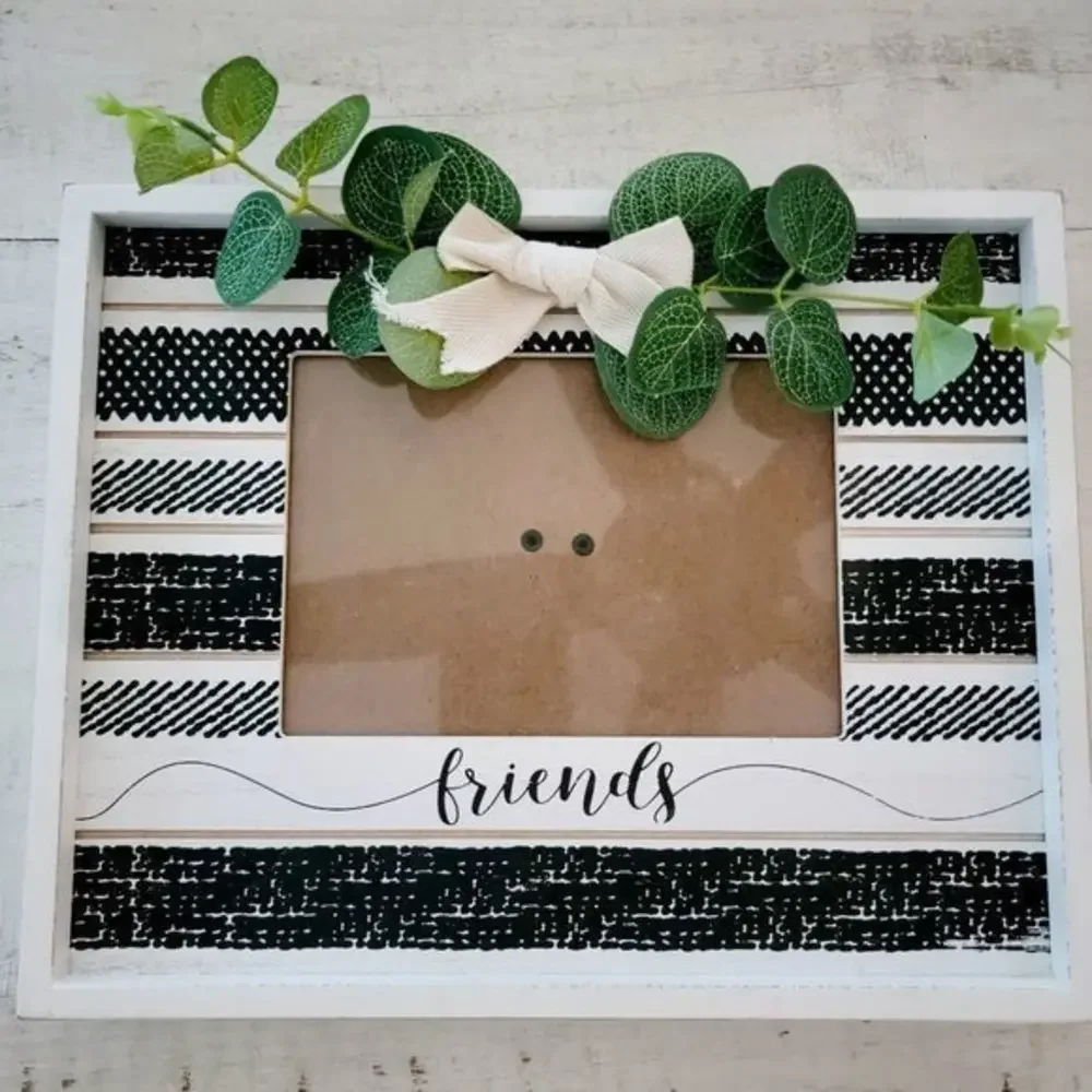 Wooden picture frame 